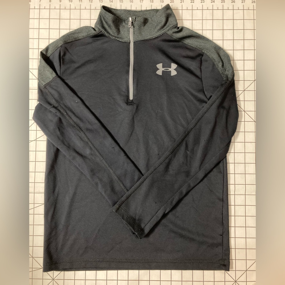 Under Armour Boy’s XL Black and Gray 1/4 Zip Sweater